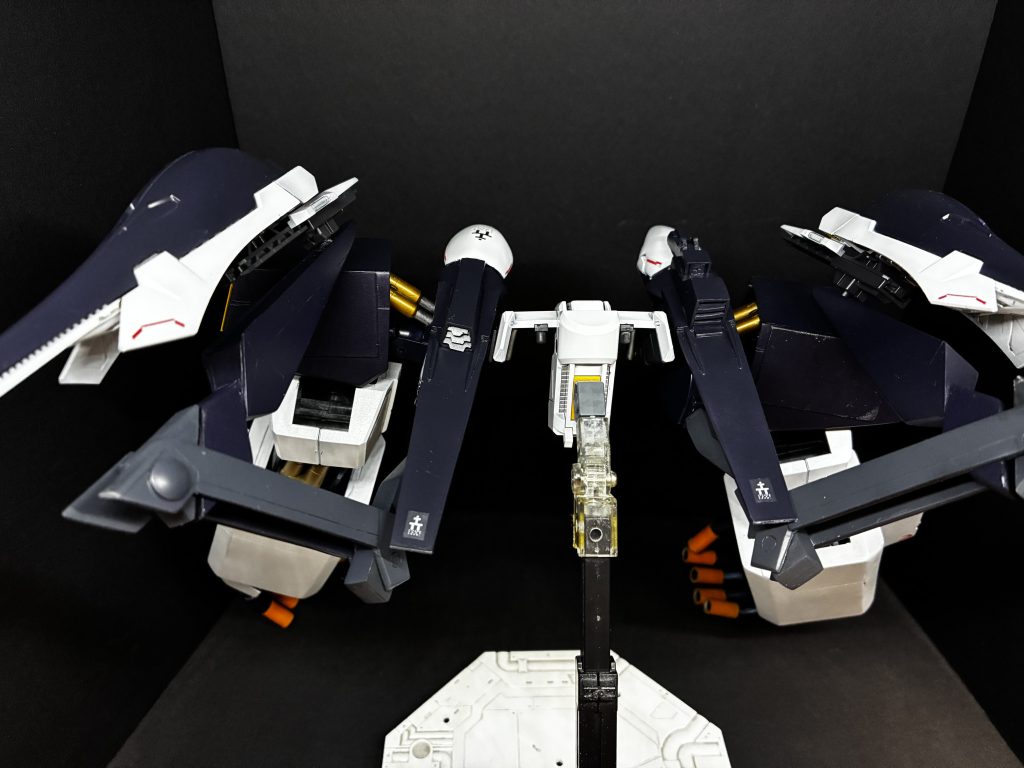 腕フレームMGサザビー ver.kaの足を使いほとんどスクラッチしています。