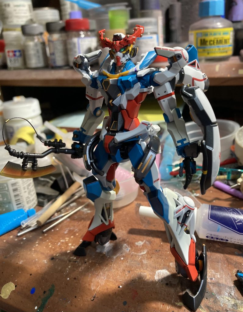 相変わらずカオスな製作環境で、完成直後の記念撮影。