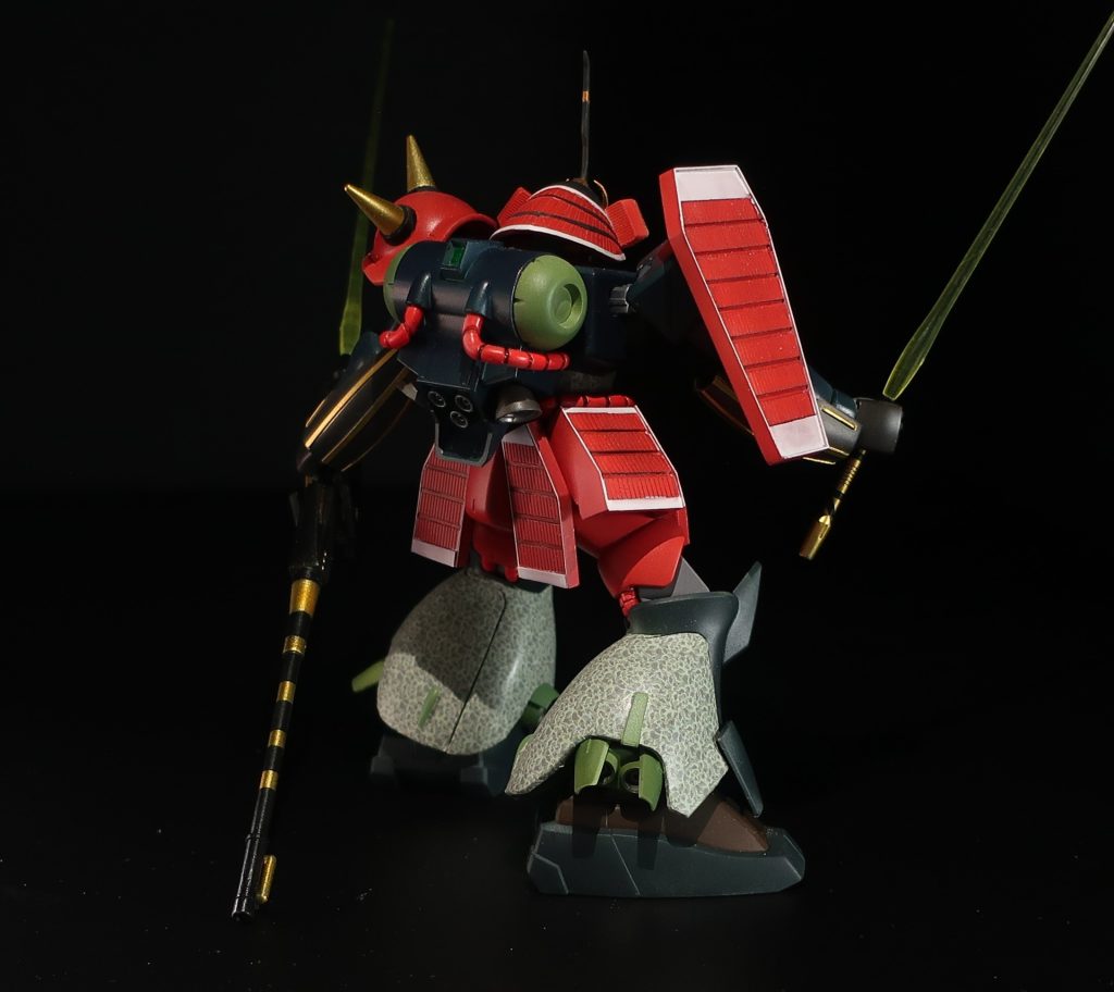 こんな機体ですが、れっきとしたティターンズの機体です。ブシドーに感じ入ったスーパーエースの機体なのです(gundam-kao5)