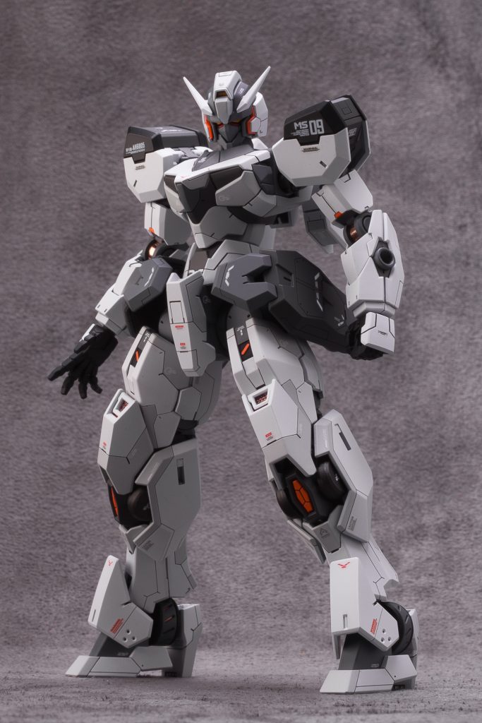 膝の内側のオレンジ色の部分も3Dプリント。