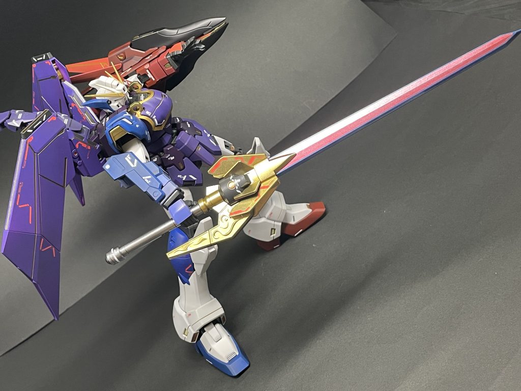 閣下から受け取った(と思い込んでいる)ヒートサーベルを装備。翼と剣は最強😁最後までご覧いただきありがとうございましたー5体揃う(作る)のはいつになるんでしょう‥教えてくれ、あとどのくらい積みを崩せばいいんだ?
