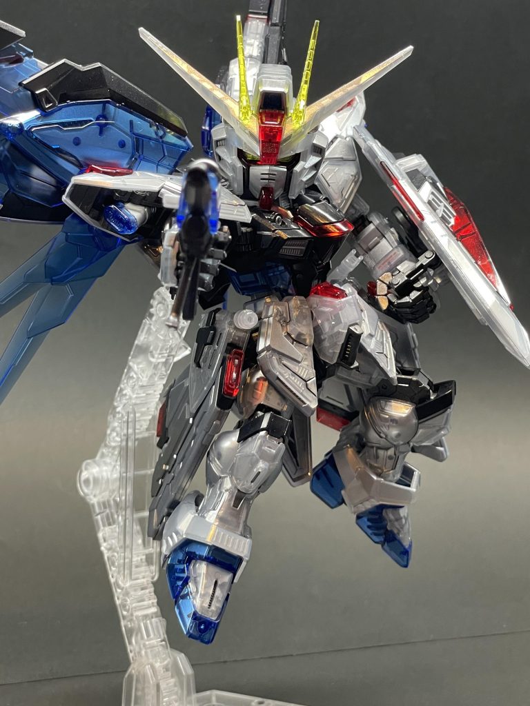 仕上げにクリアーコートを行いました。シールは試しに貼ってクリアーコートしてみましたが、浮きが気になったのでほとんど貼らず‥メンドウダッタ😓