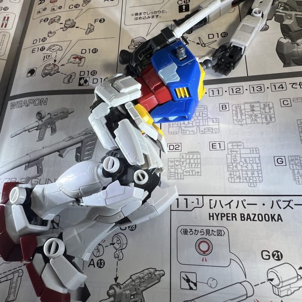 初RG組み立て中です胴、腰、両腕、両足が完成ですなかなか細かい動かすのが難しいの意味がわかりましたスミ入れは迷ってます時間かかりますわね