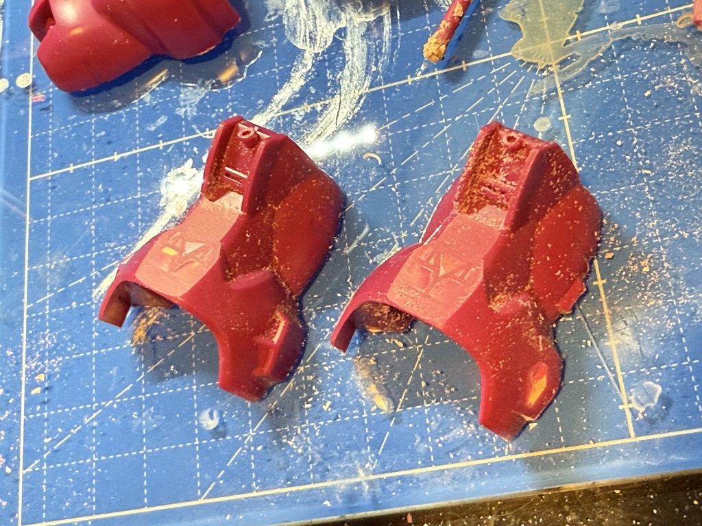 脛は裏にパテ盛って,薄くしました.ちょっとゴテゴテし過ぎてたので.