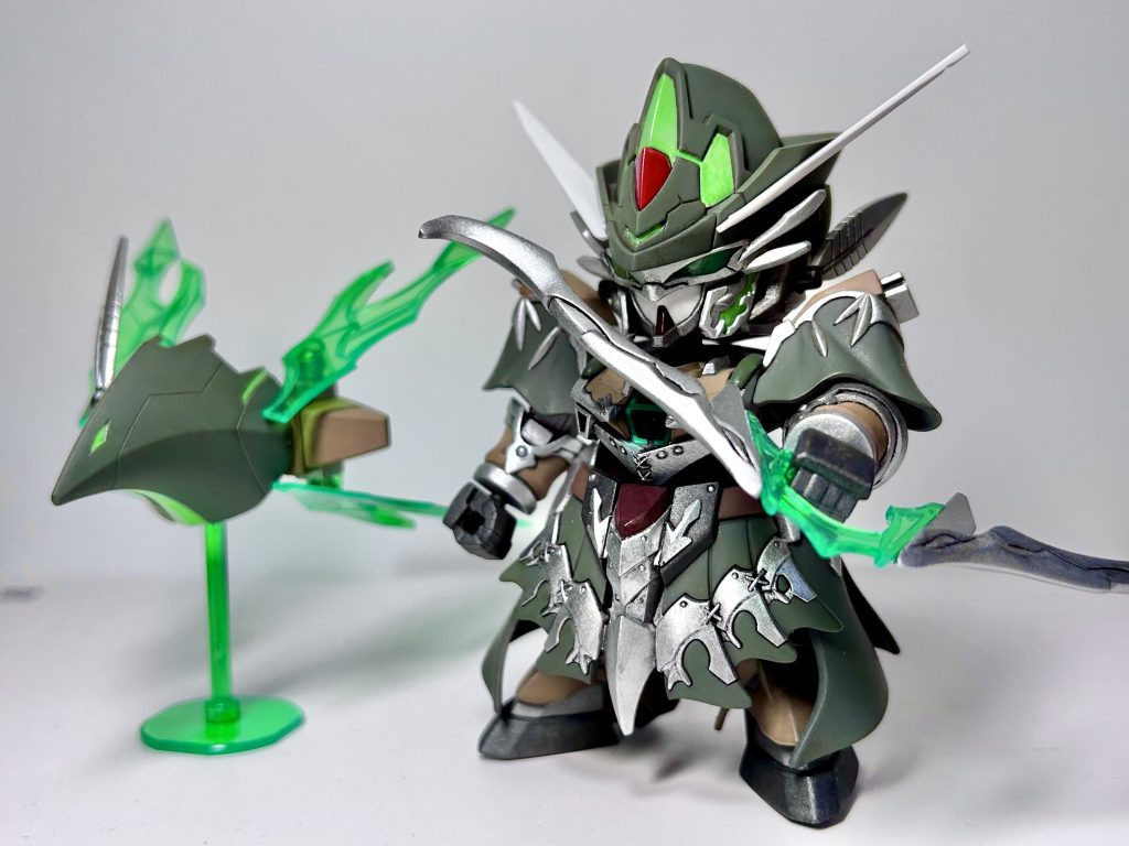 サングラス装備で鳥型支援メカとツーショット。