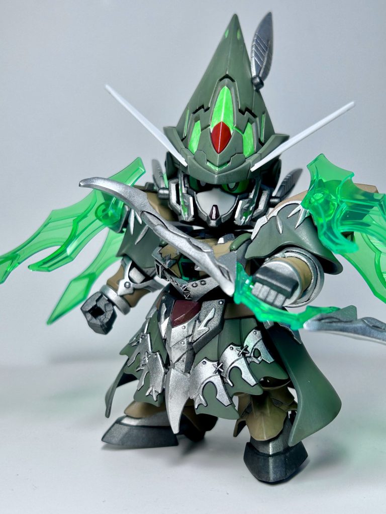 アンテナを組み替えて弓に。何でキットには矢が入ってないんだろう…