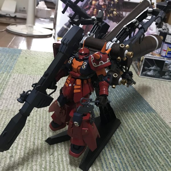 嵩張る赤い高機動型ザク