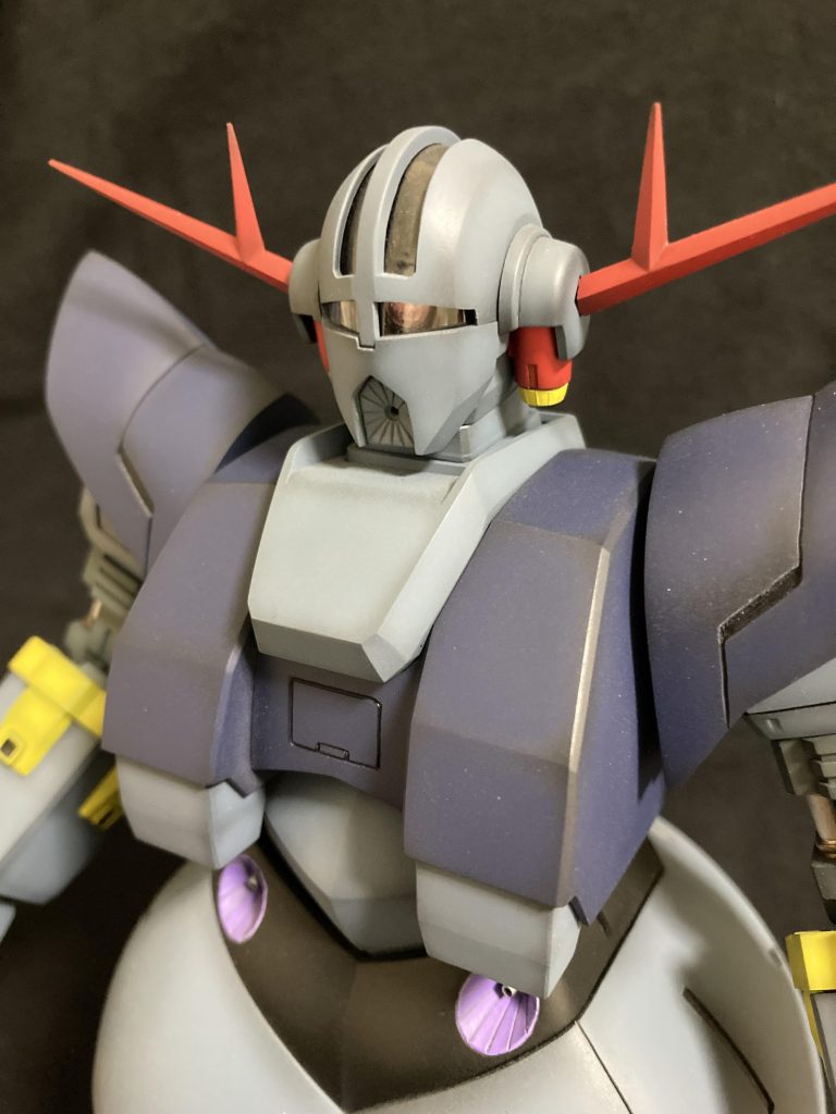 透明なモノアイカバーをヒートプレスで作成頭部を少し小型化しています