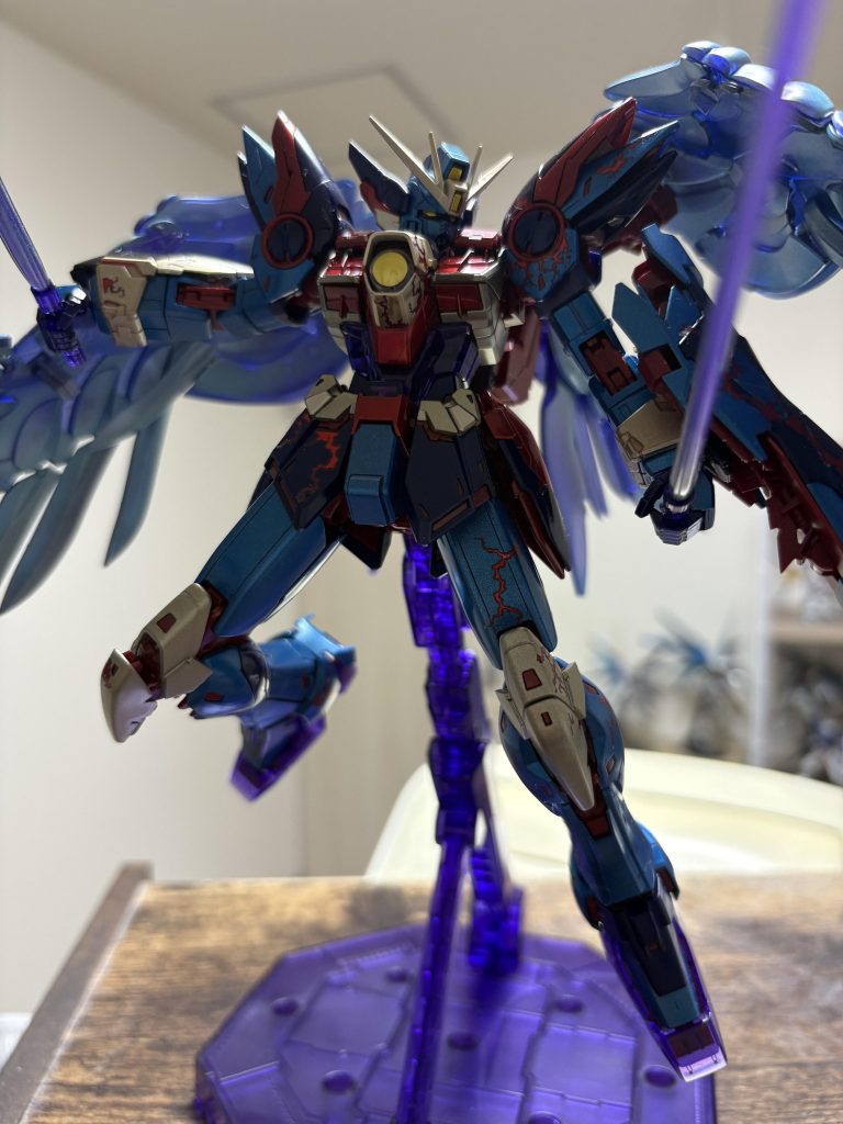 少し寄りで。この赤いデカール、なんか普通のデカールより厚みがあって貼りづらかった。