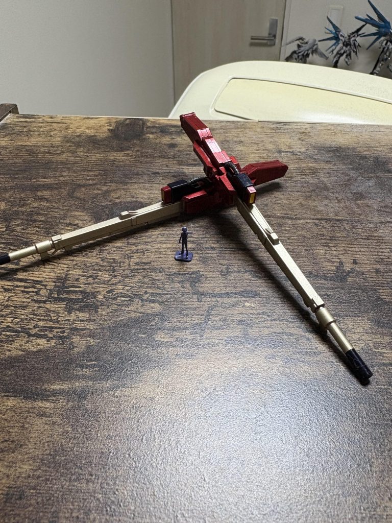 今回はサーベルを採用した為持ってもらえなかったバスターライフルもちゃんと塗装しています。色合いがだっさい。