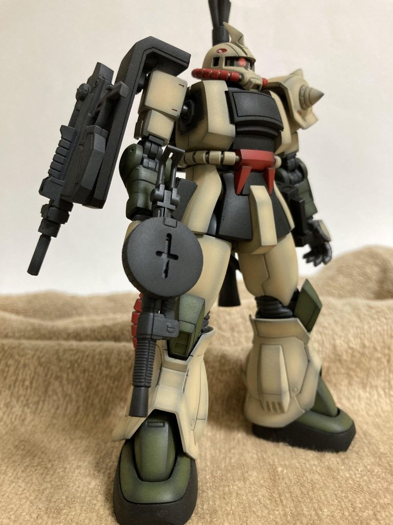 シールドに余っていたマシンガンを装備 