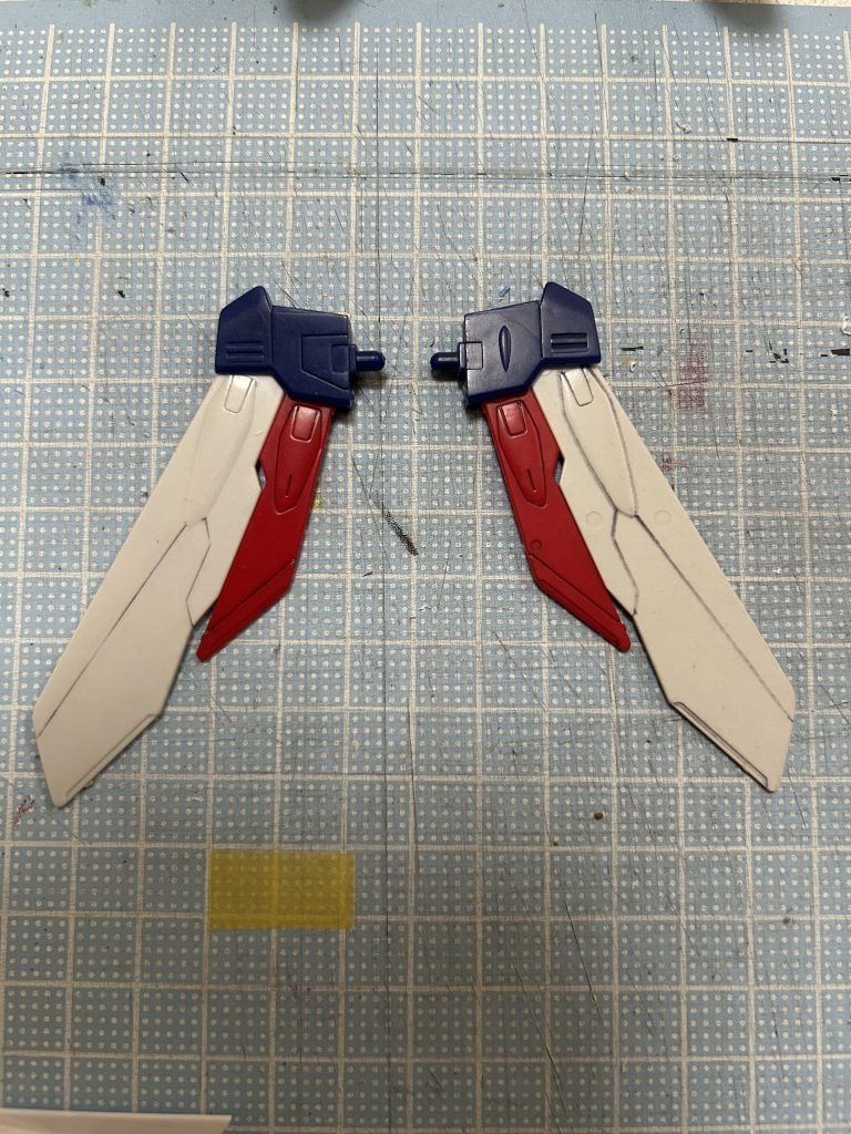 翼（レッドスカイ）は旧1/144ウイングガンダムのバックパック。