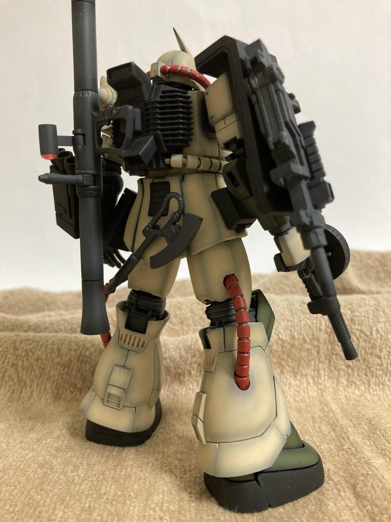 背中に余っていたバズーカを装備