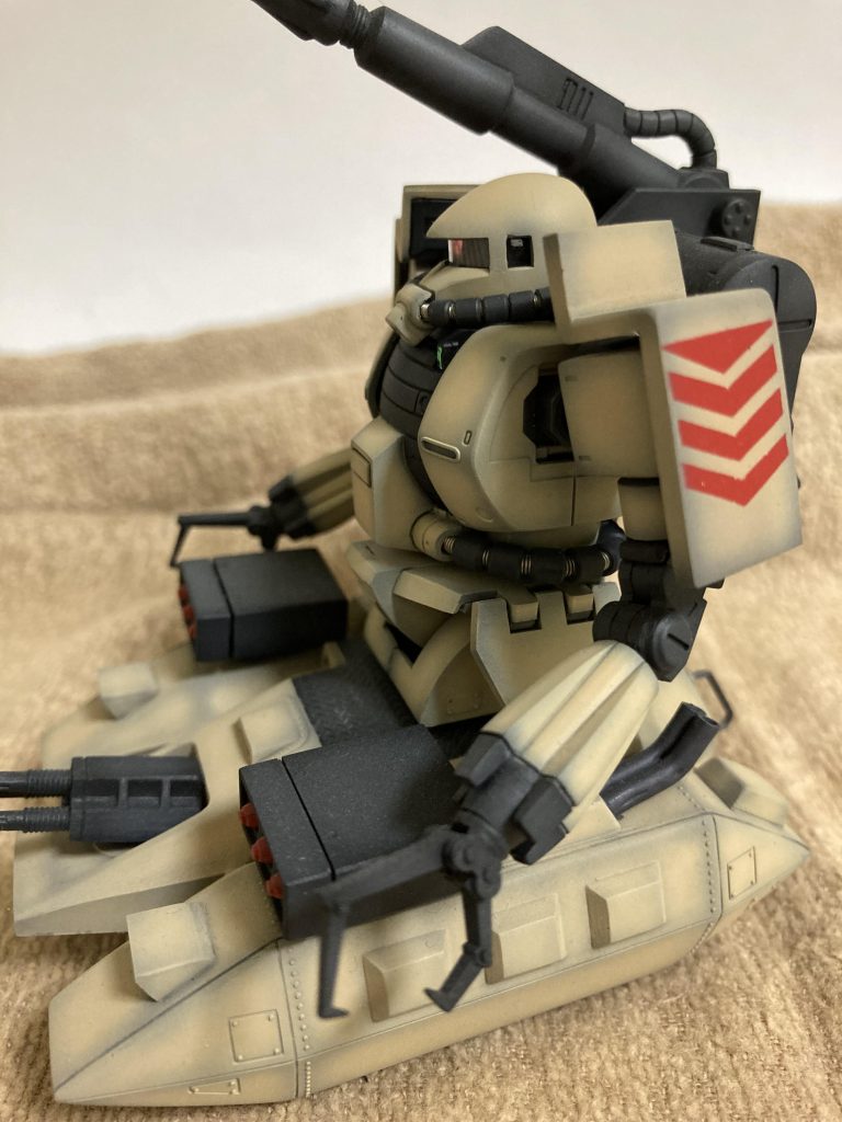 肩シールドの赤いラインは塗装で再現しました付属していたデカールの状態が悪く、使えませんでした…まぁ格安の中古品だし仕方ない