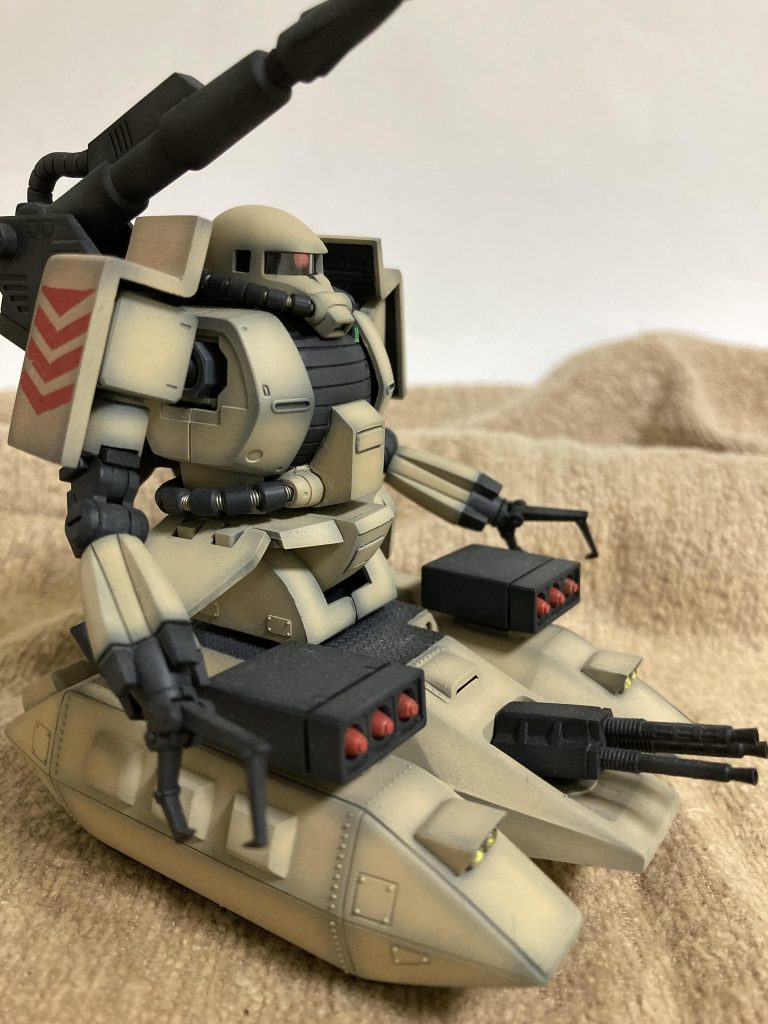 ミサイルポッドは脱着可能たぶんHGUCザク(初期)のジャンクパーツ