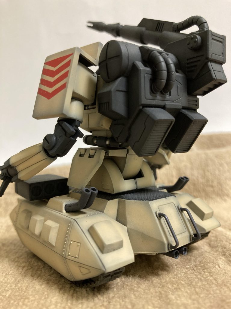 バックパックのスラスターはいらないので、排気口に見えるよう加工しました