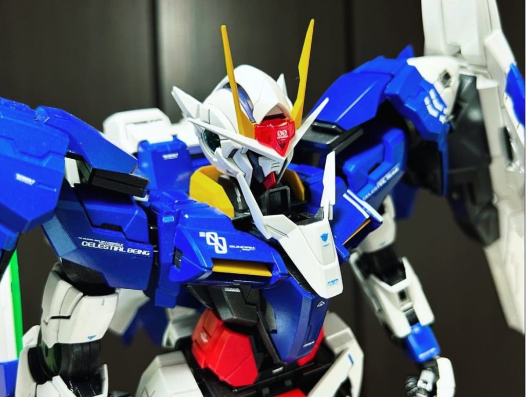 バストアップコクピットハッチは展開できますがあんまりわかんないですね笑 一応刹那は塗装したんですけど...GNドライヴは完成してるものが入っていて、ボタン電池で回転&発光します。これはさすがに感動した...