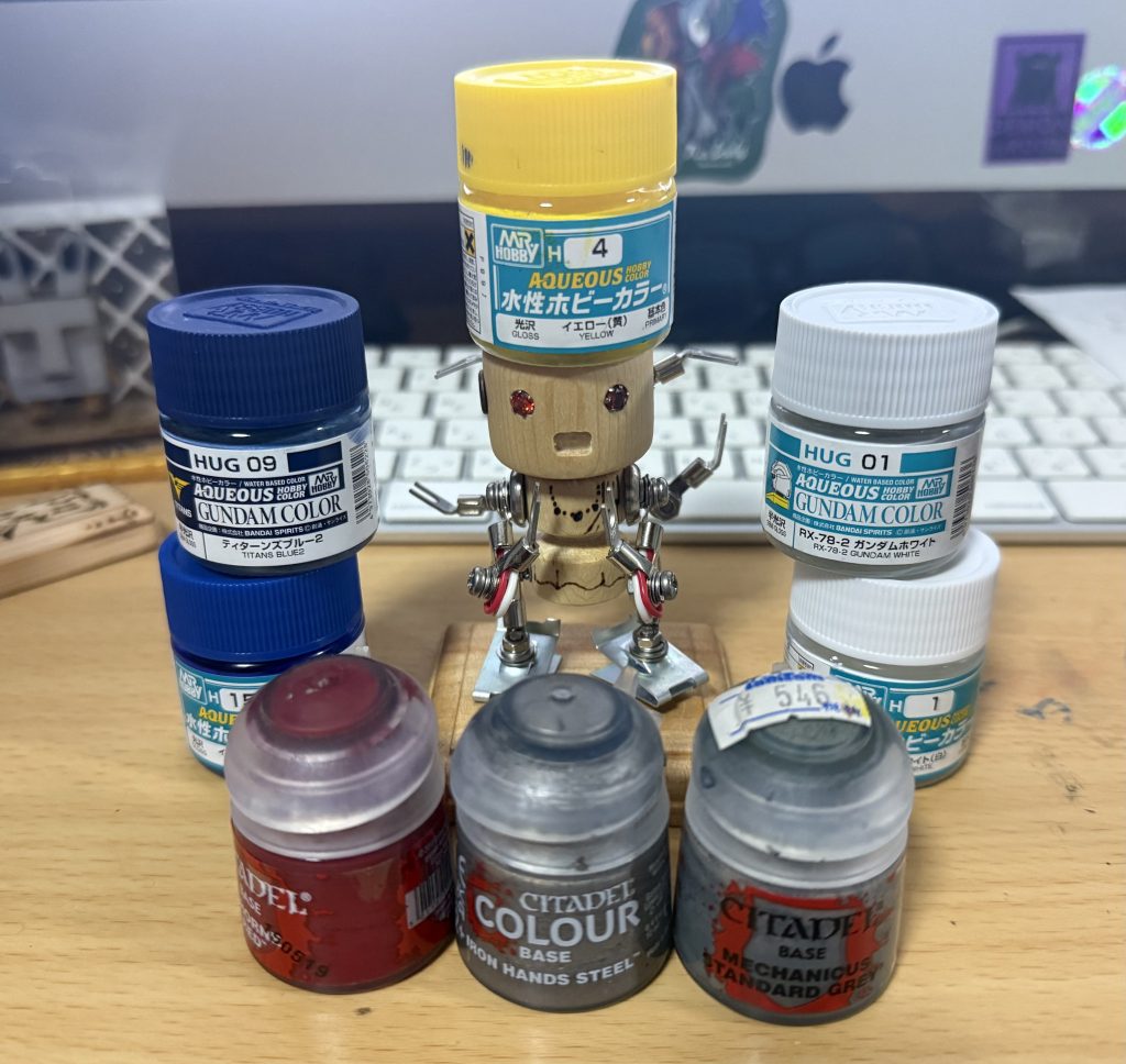 こんな感じの塗料でサフ以外はスポンジポンポンで塗装しています。