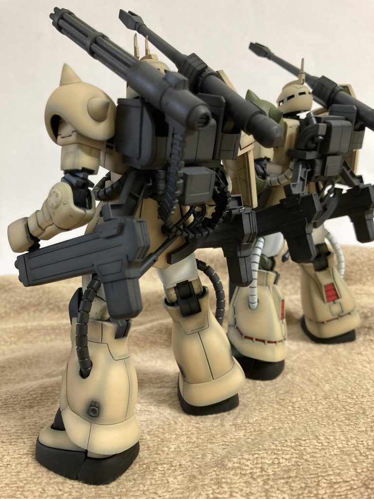 ガトリングを左肩に付けるのは意外と大変でした弾帯の処理方法は悩みました(あまり短いとカッコ悪いので…)