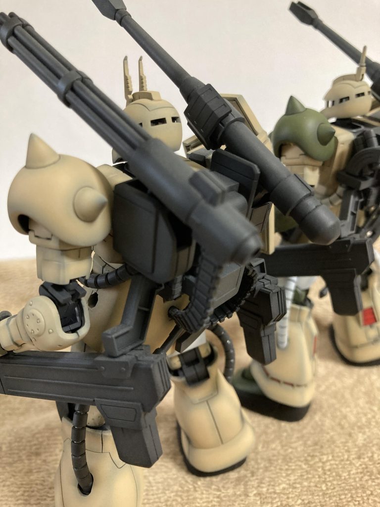 写真に写り難いですが透明なモノアイカバー(360°一体整形)をヒートプレスで自作しました