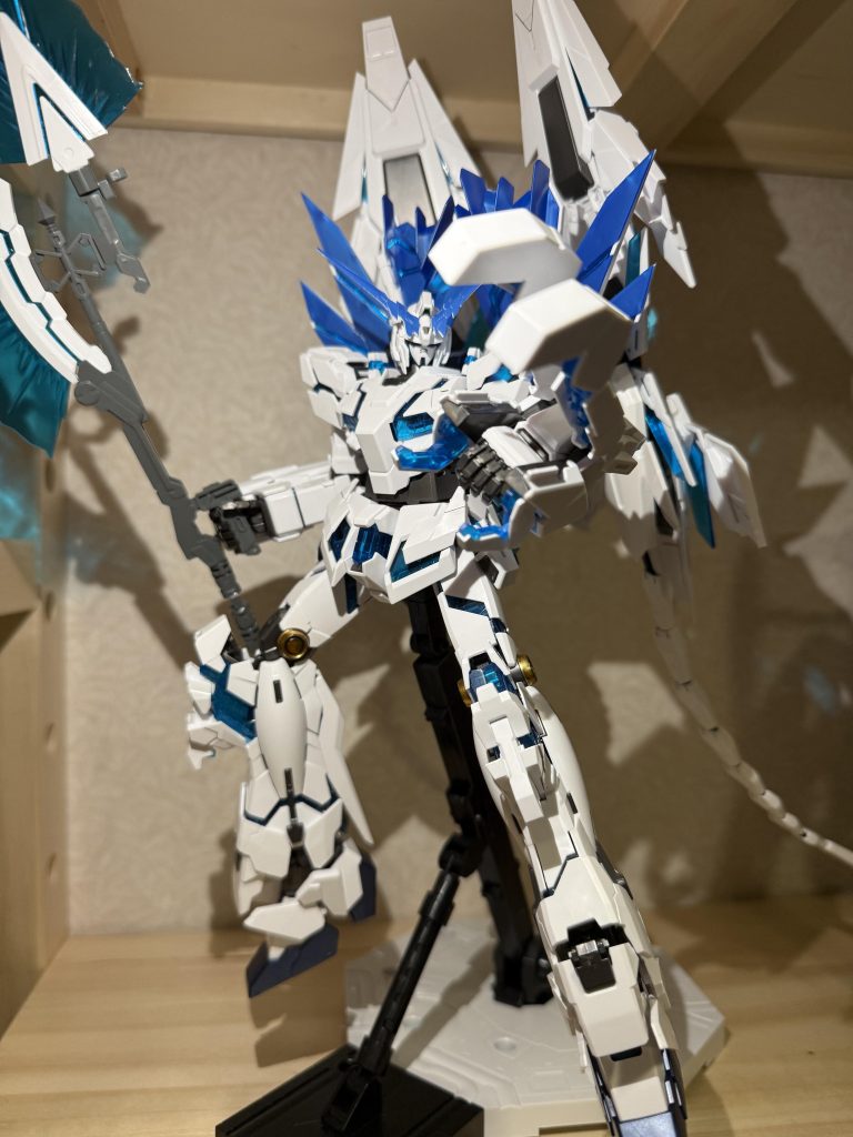 買ってから積んでいたんですけどいざ作ると結構楽しかったです。...ポージングするの結構大変やったけど雑かもしれませんがお許しください🙏