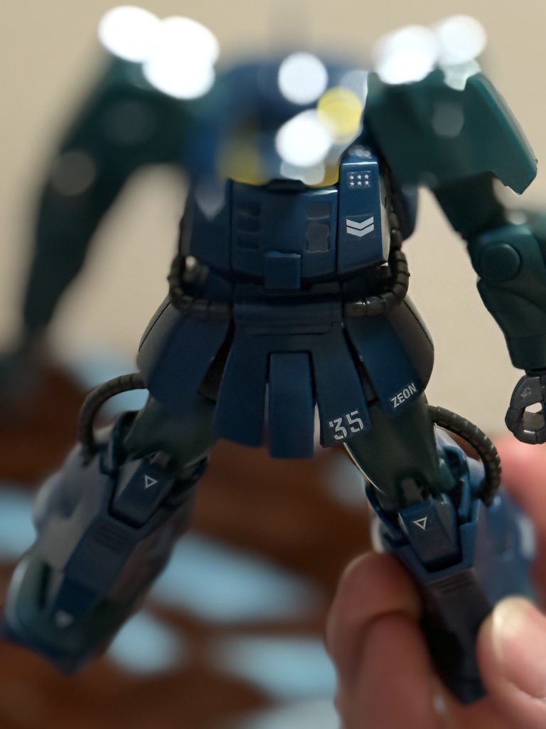 接近中のザクマリナー–3枚目/制作者：RRI