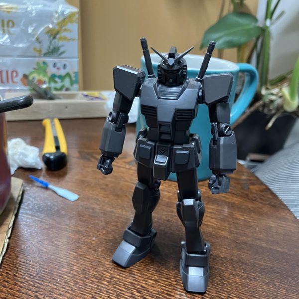 ガンプラ40年ぶり、というよりほぼ初心者です。色々ネットを漁ってこういう作風見つけて、大いに参考にさせてもらいながら作ってます。たまに触る程度の進捗具合で数ヶ月。ようやくあとは塗るだけのとこまできました。塗装もほぼ初体験です。何とか形にしたいなあと思ってます。 あ、エコプラ組立体験会バージョンです。 （2枚目）