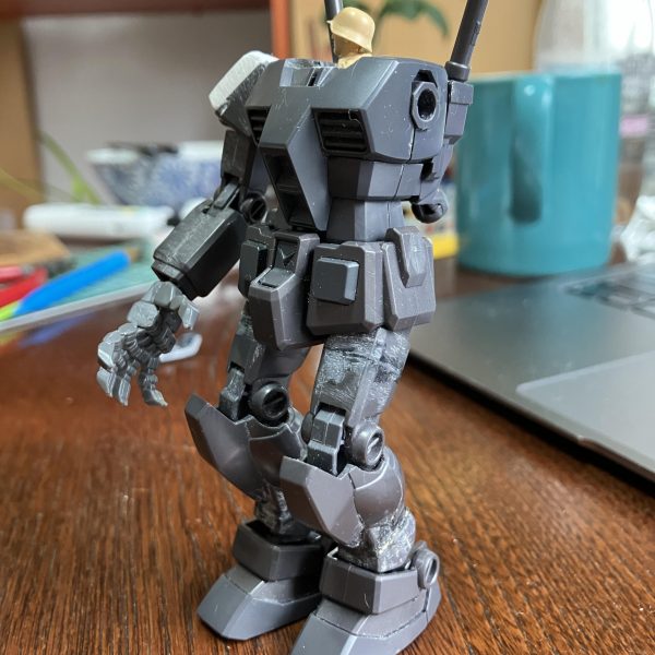 ガンプラ40年ぶり、というよりほぼ初心者です。色々ネットを漁ってこういう作風見つけて、大いに参考にさせてもらいながら作ってます。たまに触る程度の進捗具合で数ヶ月。ようやくあとは塗るだけのとこまできました。塗装もほぼ初体験です。何とか形にしたいなあと思ってます。 あ、エコプラ組立体験会バージョンです。 （3枚目）