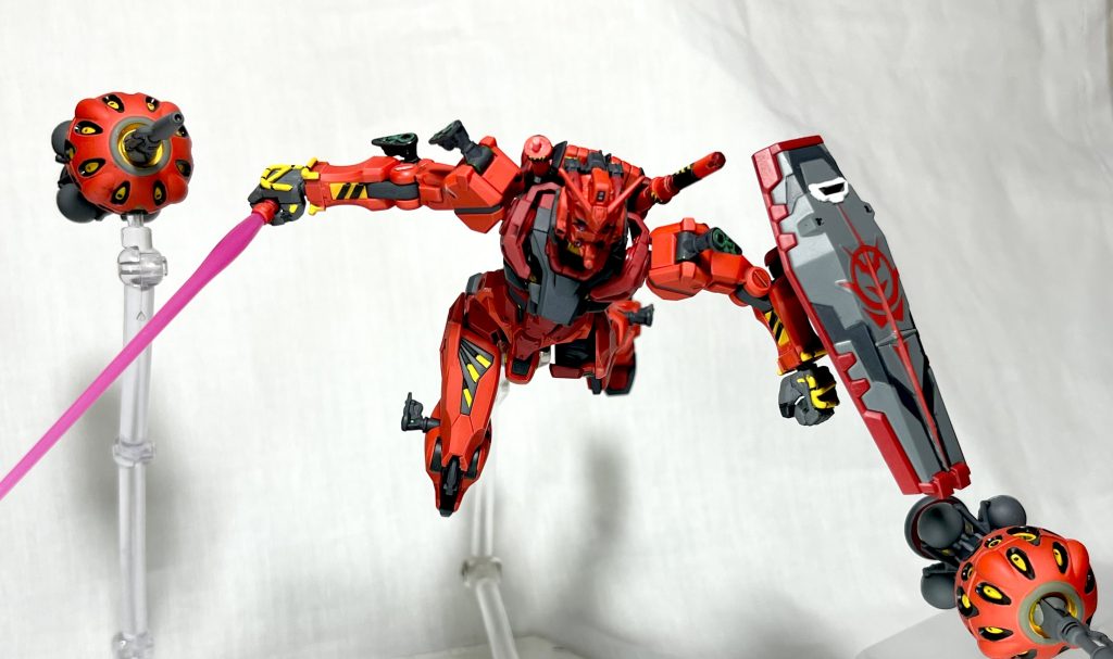 設定画よりも濃い赤になりましたが個人的にはこれぐらい赤い方が好きなので満足です。シャア専用機製作にはシャインレッドと赤2号の組み合わせで行こうと思います。