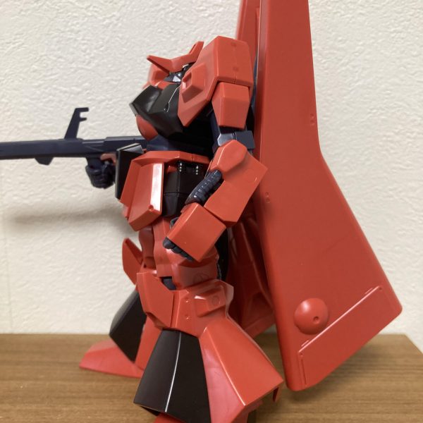 ZZモノが残り少なくなってきました。ディザートザクもようやく完成したので、次はシュツルムディアスです。仮組してみましたが、見事にリックディアスの悪い所を継承していますね…リックディアスを大改修して完成させたトラウマから製作を避けていた本機ですが、記憶を掘り起こしながら製作していきます。しかし…武器くらいちゃんと構えられるように改修してから発売しましょうよ！やれやれ…（3枚目）