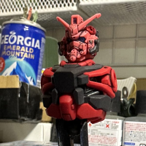ＨＧＵＣ赤いガンダム(gMS-α)です。とりあえず上半身。スミ入れ、ツヤ消しトップコート。久しぶりのＨＧ(1/144)。覚悟はしていましたが、老眼＋白内障のポンコツ目玉ではキツすぎです。見えないホント。精密拡大鏡＋拡大鏡で頑張ってます。まぁ、デザイン的に分かってはいましたが、頭部だけで情報量が、、、。比較対象はＭＧダブルゼータ(Ver.ka←FAZZの余剰パーツ)とＨＧＵＣステイメン。しかし、どうしようかな、消えた画像、、、。（1枚目）