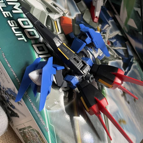 前に作ったガンプラを更に改造し、変形ブースターを取り付けられるようにしたガンプラあとは塗装するのみ（3枚目）