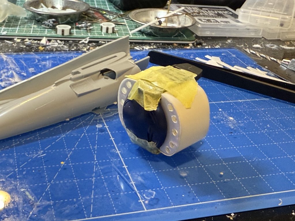 盾,ではなくミサイルポッドはジャンクパーツ+プラバンから.