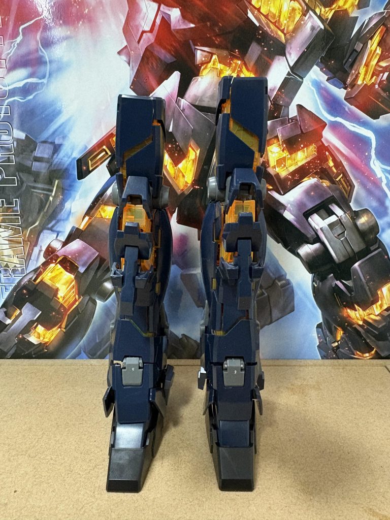 足カカト3ミリカット太もも内側ロック機構の爪を上方へ2ミリ上げトータル5ミリ足を短縮スジボリも少し追加プラ板、プラ棒にて面構成変更つま先は2ミリ延長