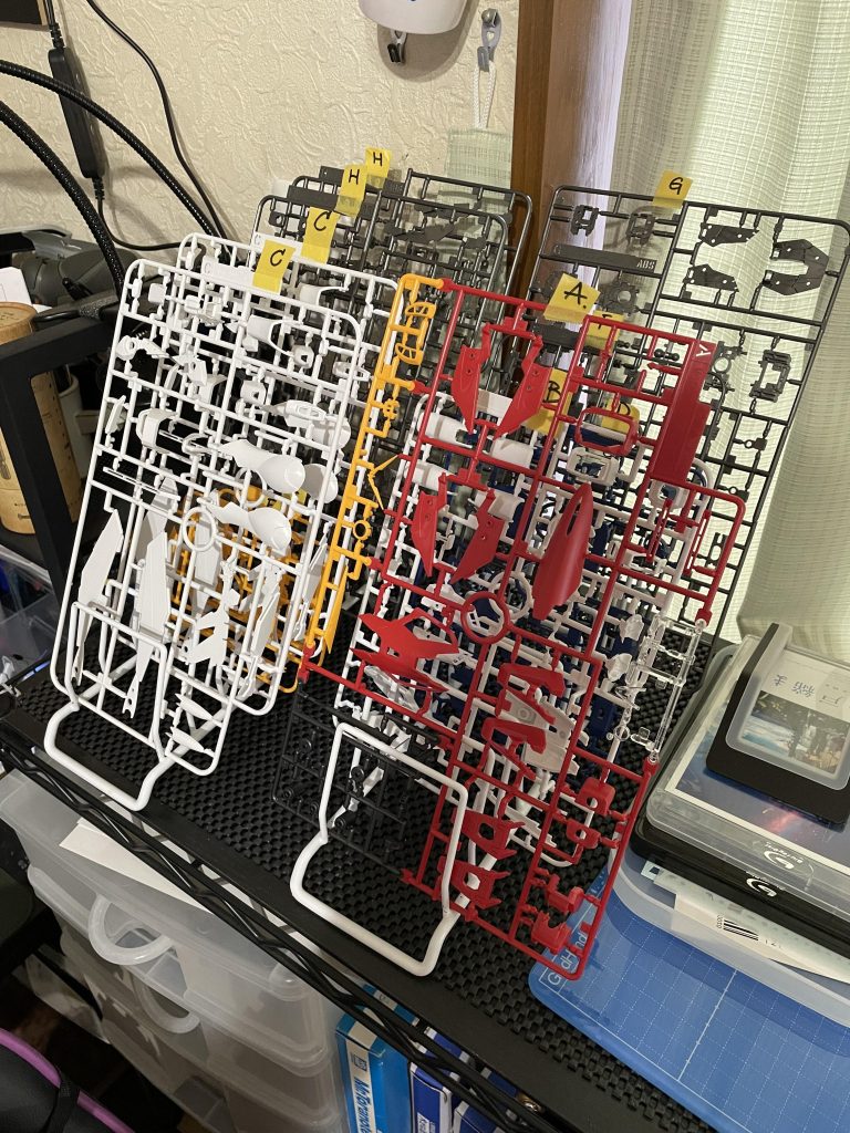 制作を始めたのは昨年の7月14日。そのひと月前に息子が爆誕し、まだ嫁さんと実家にいる時だったので余裕こいていたら、息子も嫁も帰ってきて遅遅として進まなくなったという計画性の無さが露呈する事態に(´Д` )