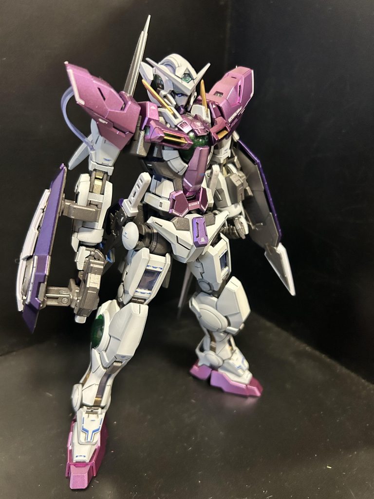 過去に一番くじのソリッドクリアを2つ買って、フルクリアのエクシアを作って余った普通のエクシアを組んで塗りました。