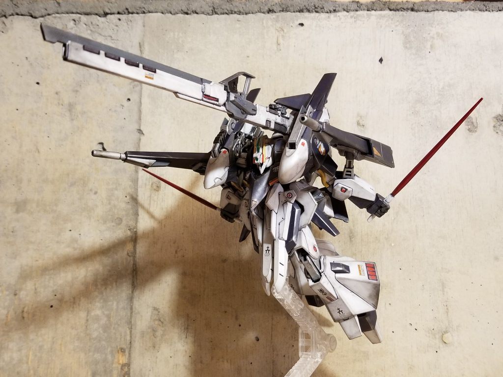 強襲状況。高速接近からのヒット＆アウェイが最高に似合う機体。この頃はまだガンプラ復帰して間もなかったので制作、撮影共に手探り状態でした。