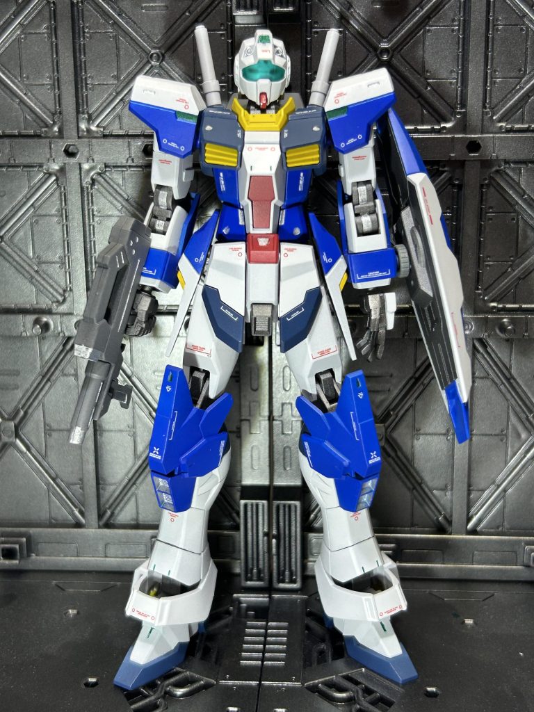 正面から。頭部、胸部、肩部、、、GM/GM腕部、、、ダガーL腰部、太腿、、、インパルスランシェサイドアーマー、、、デスティニー脛部、、、アメイジングストライクフリーダムアンクルガード、、、ダブルエックススリッパ、、、AGE-FXシールド、、、AGE1バックパック、、、デュエルブリッツライフル、、、パワードアームアームズ キットの元の値段を考えると、むしろ今まで制作した中で1番費用掛かってます 笑カラーリングは自分の好きな色で塗り、ヒロイックカラーです♪また、フェイス部分は口元を削ってプラ板で口を追加しています。