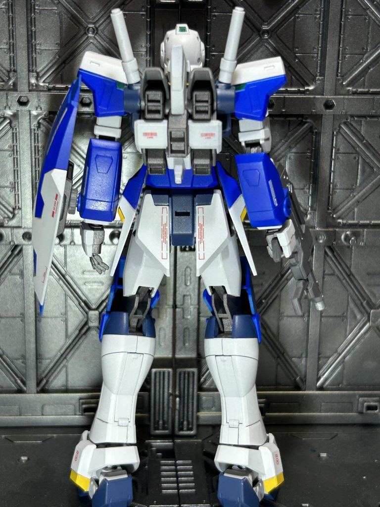 背面から。パックパックとバーニア部はグレーとガンメタで一応塗り分けています。