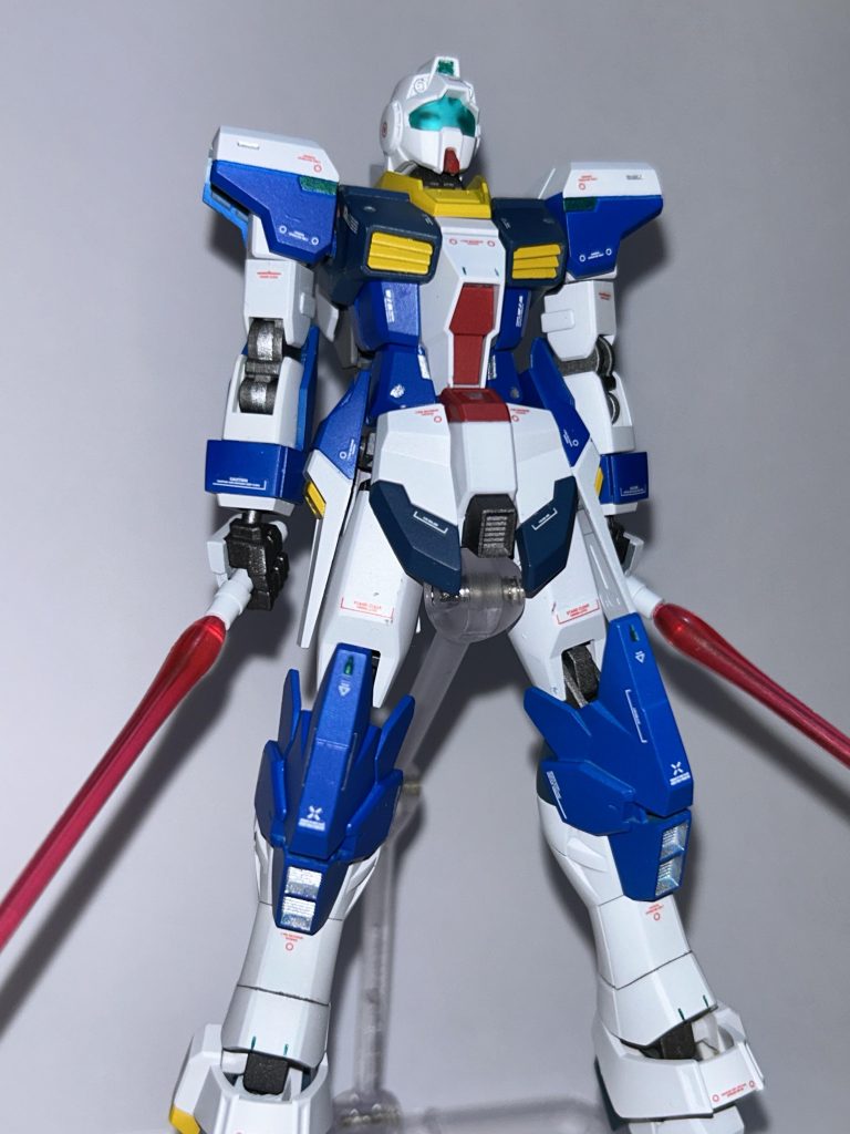 ポージング⑥バイザー内部のツインアイも塗っているので、よく見るとツインアイが透けて見えるのがお気に入りです☺️