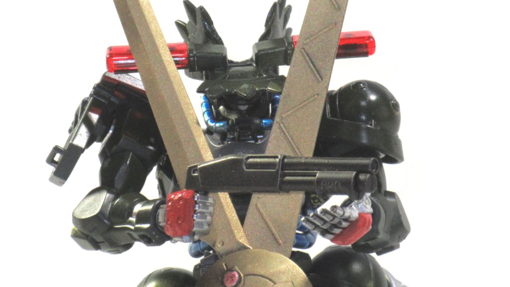 　シザーソード（後述）は開閉するのでショットガンの両手持ちも滞りなく行えます。