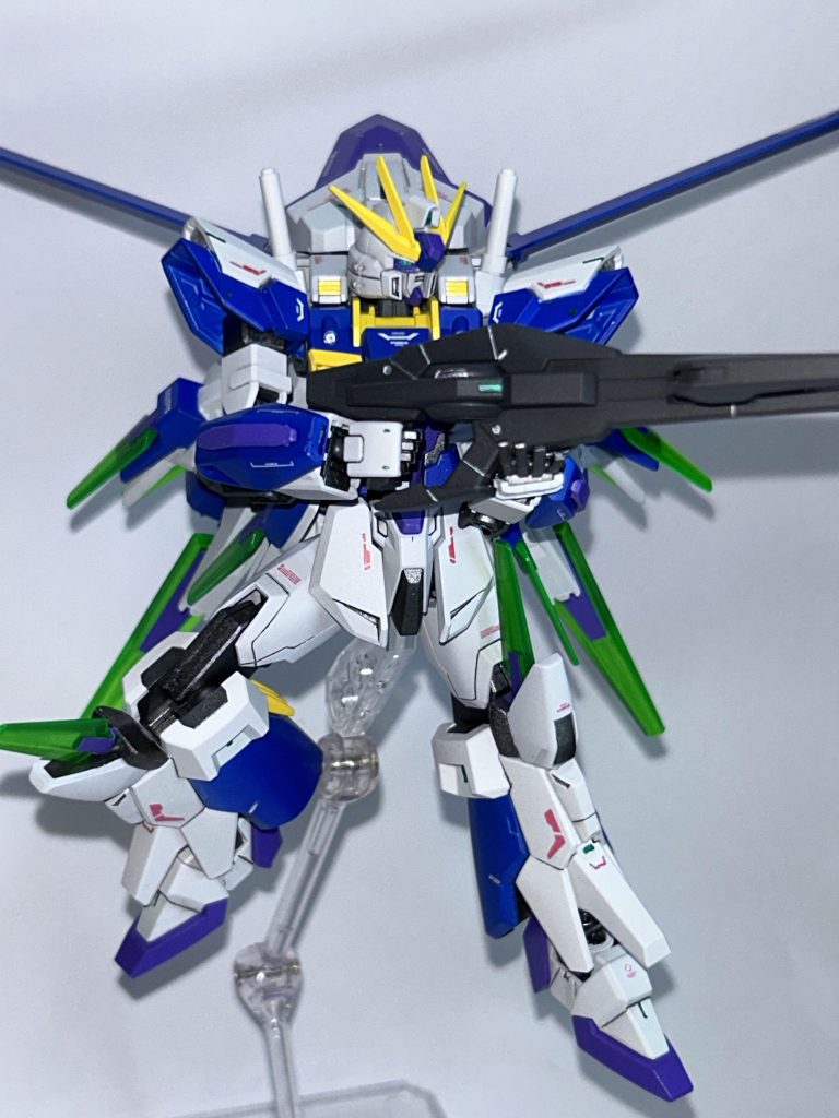 ポージング1。制作工程はミキシング、エアブラシ全塗装、筆塗り部分塗装、一部スミいれ、デカール貼り、艶消しトップコートになります。