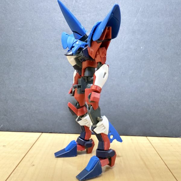 ジークアクス版ハンブラビの特徴的な脚部の改造を行なっています。なかなか複雑なデザイン、原作のハンブラビは魚貝類のエイっぽさがあったけど、ジークアクス版はエイリアンみたいなゲテモノ感があります。もっと活躍して欲しかったですね、、改造は続きます！（1枚目）
