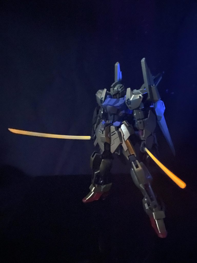 蛍光塗料勉強の為にビームサーベルのみ塗装し直しました。