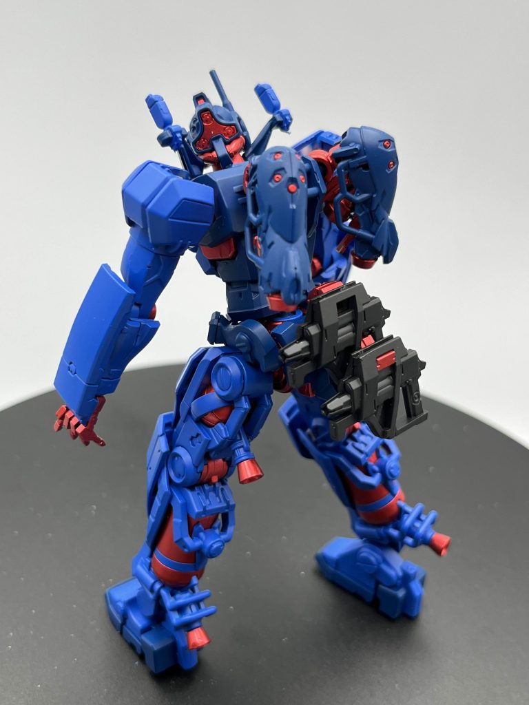 あっこれはホラー感ありますねきっとキラキラの対象を見つけて首をぎゅるんと回転した瞬間なんでしょう。首を人だとあり得ない角度に曲げるとこうも雰囲気変わるんですね