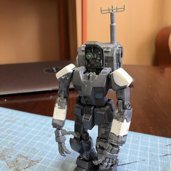 ガンプラ40年ぶり、というよりほぼ初心者です。色々ネットを漁ってこういう作風見つけて、大いに参考にさせてもらいながら作ってます。たまに触る程度の進捗具合で数ヶ月。ようやくあとは塗るだけのとこまできました。塗装もほぼ初体験です。何とか形にしたいなあと思ってます。 あ、エコプラ組立体験会バージョンです。 （4枚目）