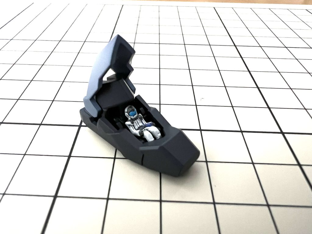 コックピット内のパイロットフィギュアも塗りました。 次はジェスタのMG作りたいのですが、昨日不意に手に入ったジークアクスのHGをパチるか悩み中です…。オジサンの休日は短いのだよ…!