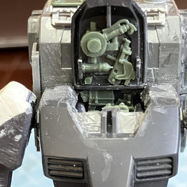 ガンプラ40年ぶり、というよりほぼ初心者です。色々ネットを漁ってこういう作風見つけて、大いに参考にさせてもらいながら作ってます。たまに触る程度の進捗具合で数ヶ月。ようやくあとは塗るだけのとこまできました。塗装もほぼ初体験です。何とか形にしたいなあと思ってます。 あ、エコプラ組立体験会バージョンです。 （5枚目）
