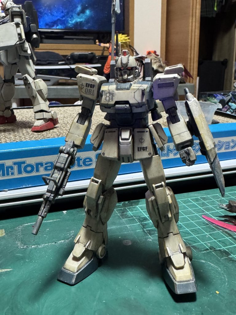 EZ-8です。こちらも部分塗装、ウェザリングです。