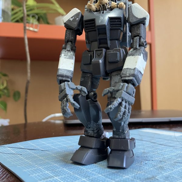 ガンプラ40年ぶり、というよりほぼ初心者です。色々ネットを漁ってこういう作風見つけて、大いに参考にさせてもらいながら作ってます。たまに触る程度の進捗具合で数ヶ月。ようやくあとは塗るだけのとこまできました。塗装もほぼ初体験です。何とか形にしたいなあと思ってます。 あ、エコプラ組立体験会バージョンです。 （7枚目）